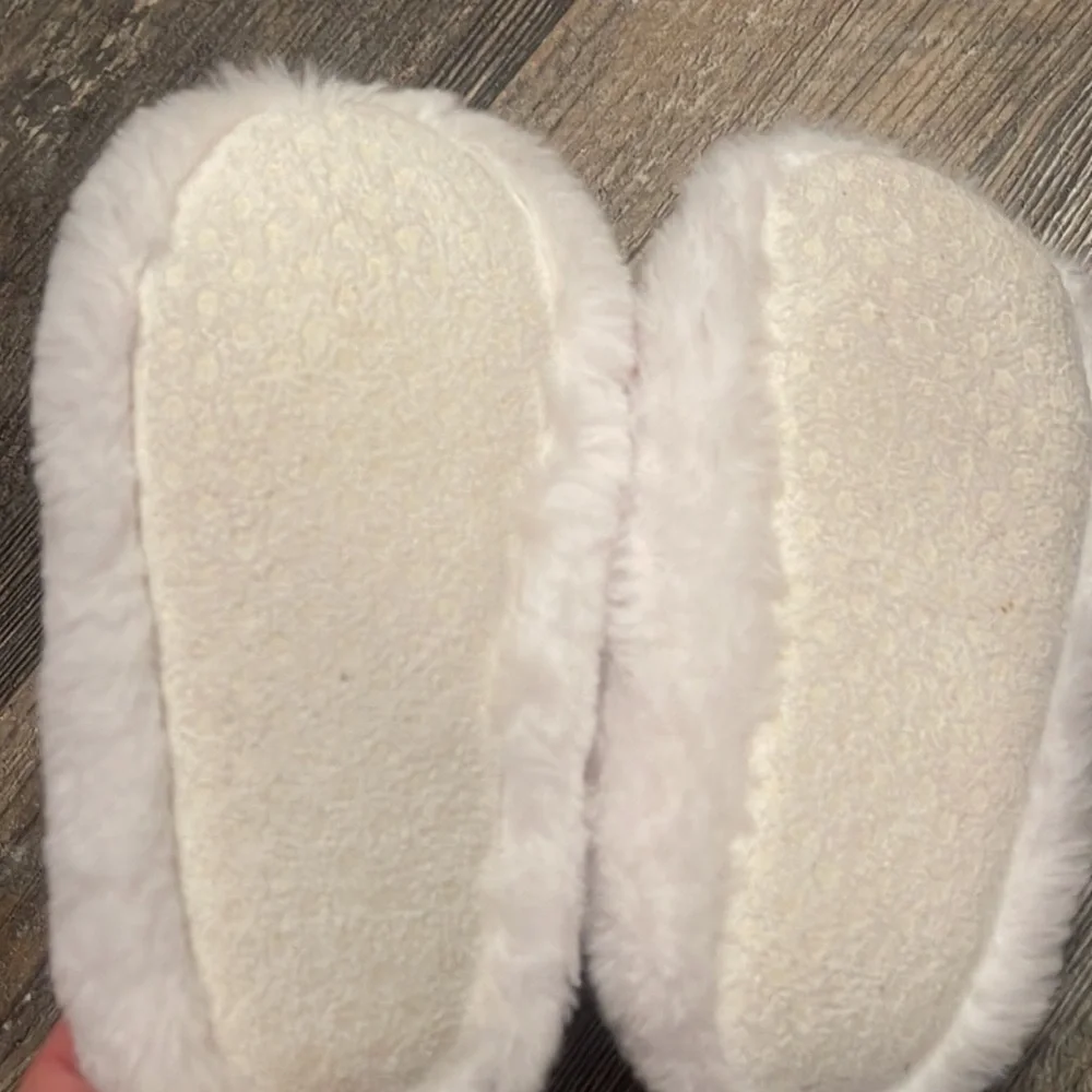 N/A kid’s slippers